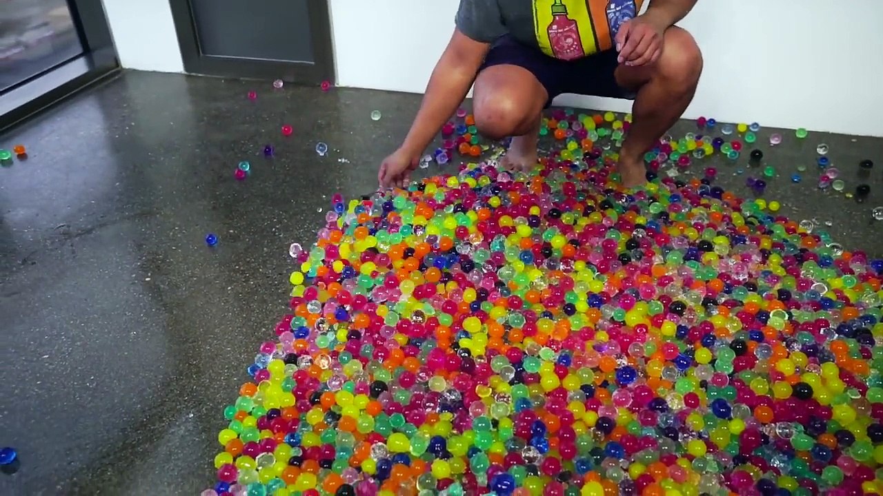 WUBBLE BUBBLE GIANT ORBEEZ EXPERIMENT!