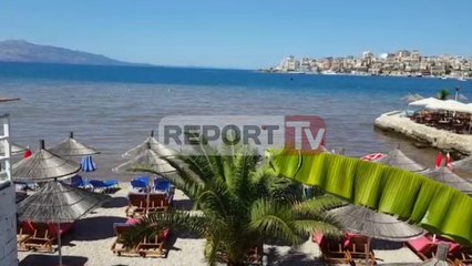 Download Video: Report TV - Sarandë, shpërthejnë ujrat e zeza, largohen pushuesit nga plazhi