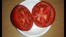 فرك الوجه بالطماطم انظري ماذا تفعل الطماطم لبشرة الوجه اشياء لا تصدق