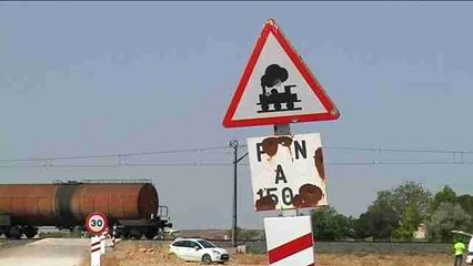 Mueren dos hombres al ser arrollado su vehículo por un tren en un paso a nivel en Almagro