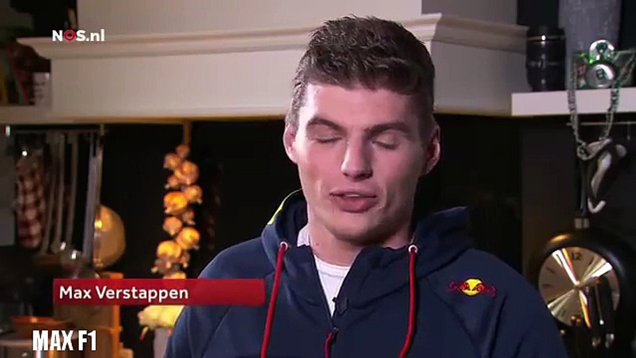 Max Verstappen bedankt Johan Cruijff nadat hij is verkozen tot Sportman van het Jaar 2016
