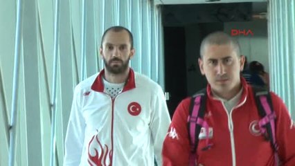 Dünya Şampiyonu Ramil Guliyev'in Havalimanından Görüntüleri