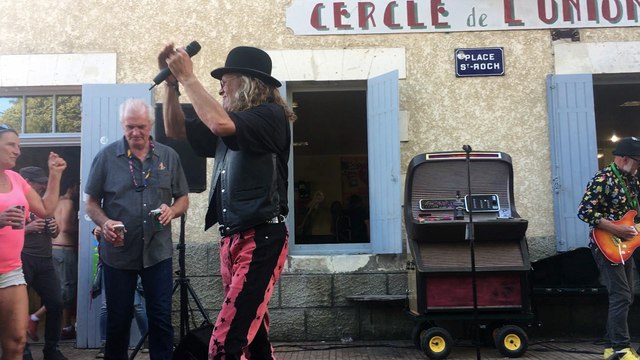 Festival Musicalarue à Luxey dans les Landes : le groupe Joke box