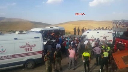 Ağrı'da Tırın Üzerinde Vinç Midibüsün Üzerine Düştü 7 Ölü 11 Yaralı