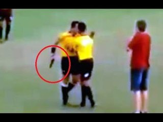 Brasil: Árbitro saca una pistola durante partido (VIDEO)