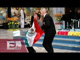Joven con bandera de México irrumpe en premiación del Nobel de la Paz / ¿Quién es Adán Cortes?
