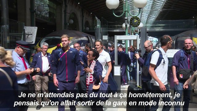 Athlétisme: les médaillés français fêtés par des fans à Paris