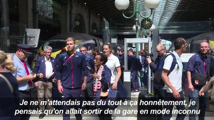 Athlétisme: les médaillés français fêtés par des fans à Paris