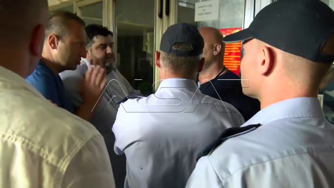Новиот претседател на ССМ во канцеларијата влезе со бормашина