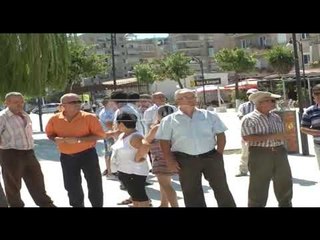 Ora News - Fermerët protestojnë për rezervuarin në Berat