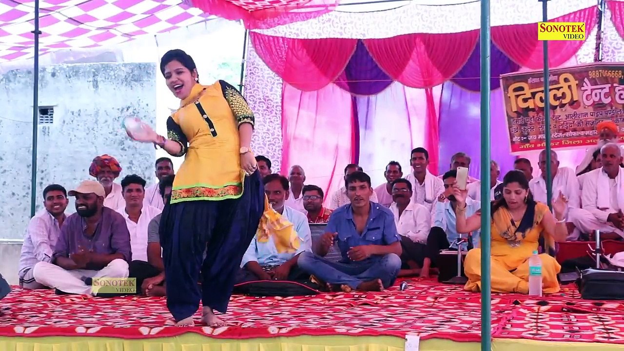 बीयर में नहा गयी रचना # पीकर स्टेज पर घमाशान डांस किया # Latest Haryanvi Dance 2017 #New Viral Video