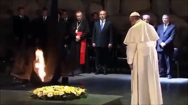 Pope Francis kissing the hands of David Rockefeller, Henry Kissinger and John Rothschild