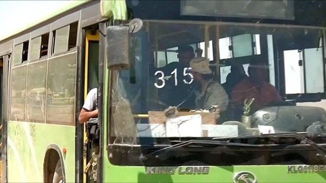 Syrian refugees and fighters begin leaving Lebanon border area