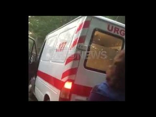 Ora News - Razëm, do t'i mësojë makinën fëmijës, rrezikon në aksident gjithë familjen