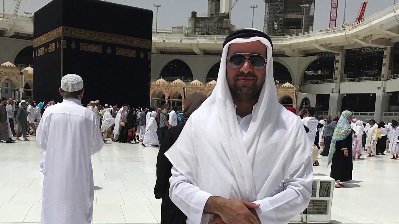 Sheikh Ali Mullah Makkah azan. Yanik Kabe ezani - HAFIZ METIN DEMIRTAS. Kabe müezzini taklidi Seyh Ali Mulla makami. Arap makami ezan. Hicaz makami ezan - Kabe ezani dinle. Azaan Makkah. Azan Masjid Al Haram. Müthis kiraat ezan. Kabeden canli ezan dinle.