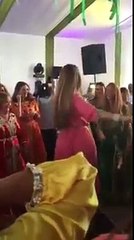 رقص  بنت  مغربية في عرس شعبي