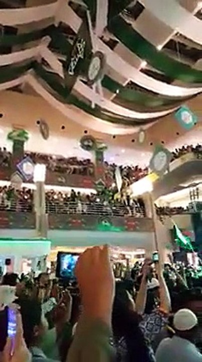 People chant Go Nawaz Go at Dolmen Mall Clifton Karachi while celebrating Independence Day