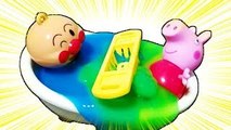 アンパンマンとペッパピグ なかよくスライム風呂に入っちゃった！子供向け おもちゃアニメ スライム 混ぜる 実験 Peppa Pig Toy Anpanman