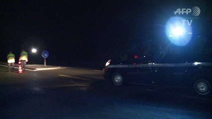 Auto rast in Pizzeria bei Paris - Mädchen getötet