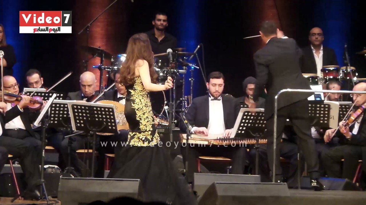 بالفيديو.. أنغام تغنى "طول ما انت بعيد" لايف