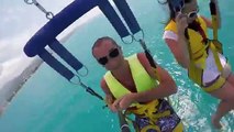 Enorme frayeur pour un couple alors qu'il faisait du parachute