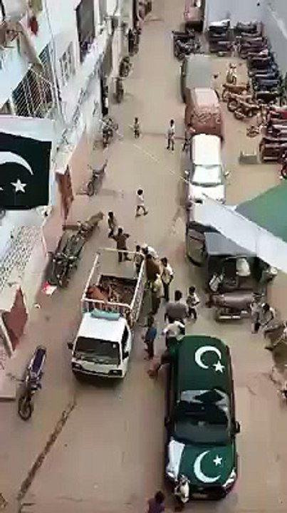ALLAH KHAIR FULL ROCKET BACHIYAA... BACHAT HOGAI - Cow Mandi 2017 - Eid ul Azha 2017