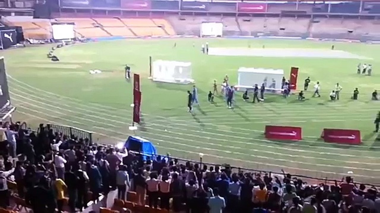 100 meter Race Between Yuvraj singh, Dhoni , virat kohli , and Hardik pandiya - Yuvraj singh Won