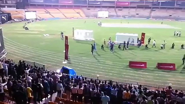 100 meter Race Between Yuvraj singh, Dhoni , virat kohli , and Hardik pandiya - Yuvraj singh Won
