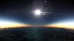 Assister à une éclipse de soleil en plein vol en avion au-dessus de l'Alaska