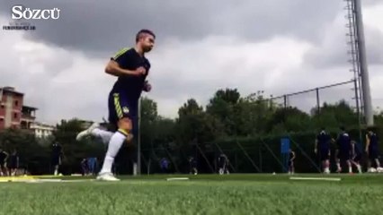 Fenerbahçe taraftarından Ozan Tufan ve R.Van Persie tepki
