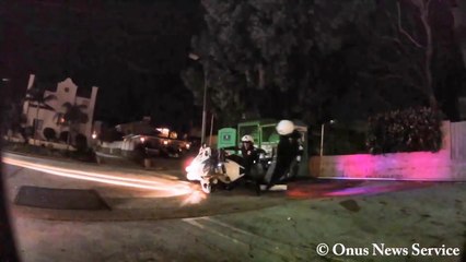 2 policiers à moto se vautrent à l'arrêt !! Un test d'alcoolémie ?