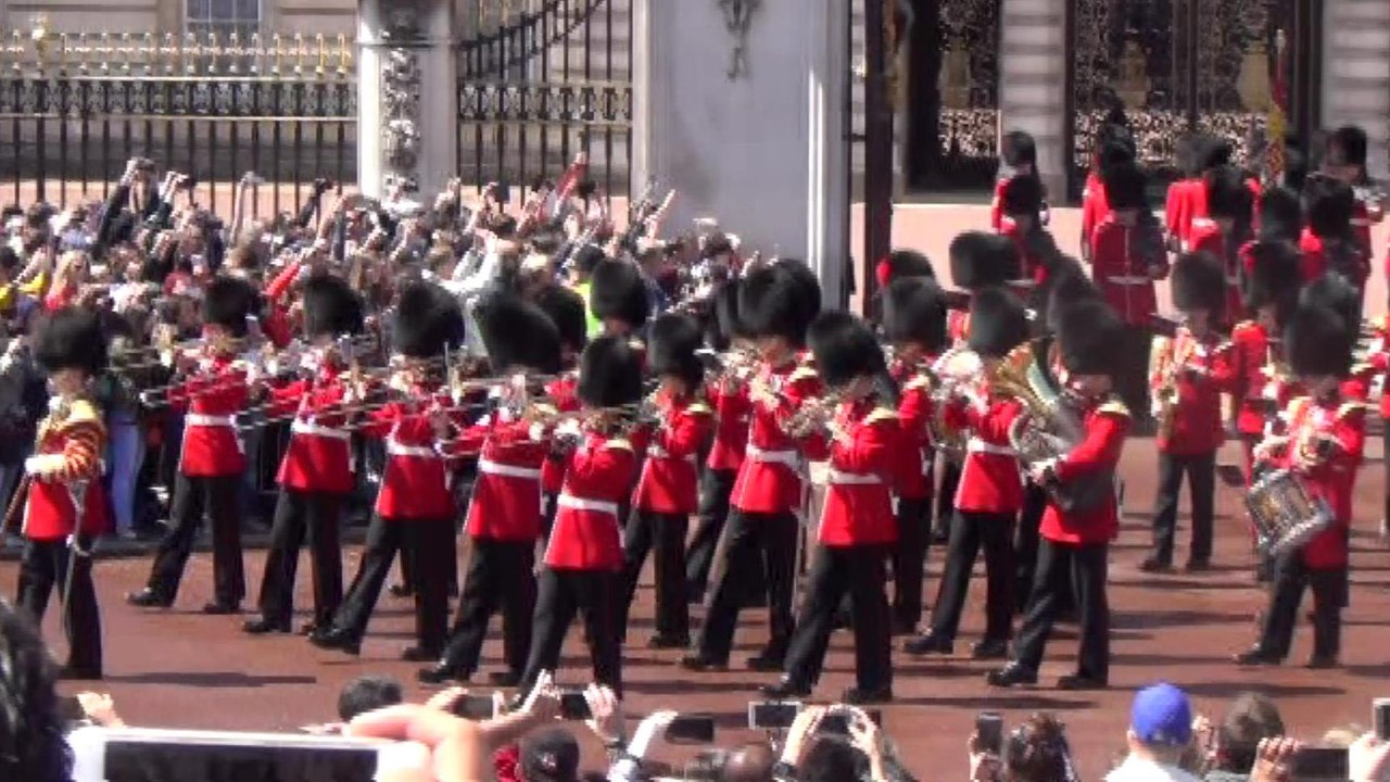 Eu17.18 Changing of the Guards at Buckingham Palace Tour, Jun-Jul 2017