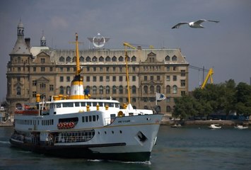 İstanbul Vapur Hatlarını Kullananlara Müjde! Saat 01.00'e Kadar Uzatıldı