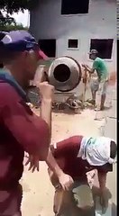 On a dit "Pas de téléphone au boulot... "