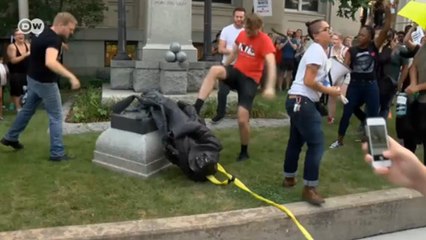 Kölelik yanlısı asker heykeli yıkıldı