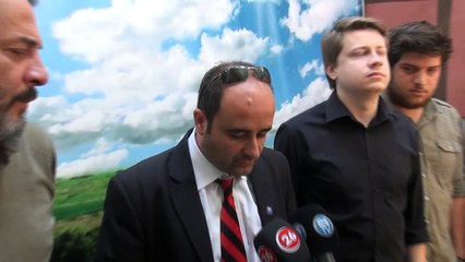 LDP Eskişehir İl Başkanı Önder Artan "Yaşa Mustafa Kemal Paşa" pankartı nedeniyle işten çıkarıldı