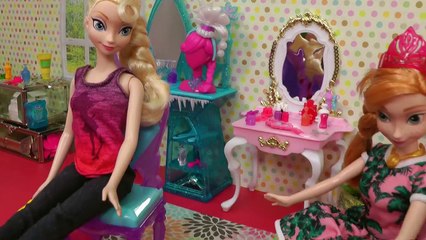Bath ICE Trouble ! Elsa & Anna toddlers ! Bubbles Foam Messy floor
