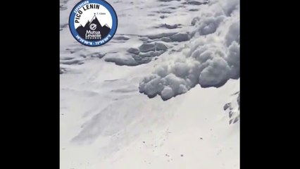 Alpinisme. Avalanche en pleine ascension du Pic Lénine