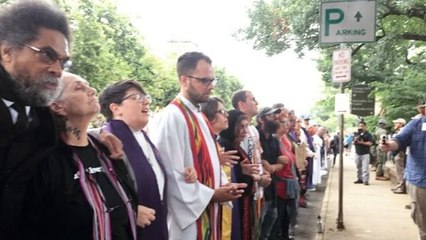 Clergy Members Heckled as They Pray in Charlottesville