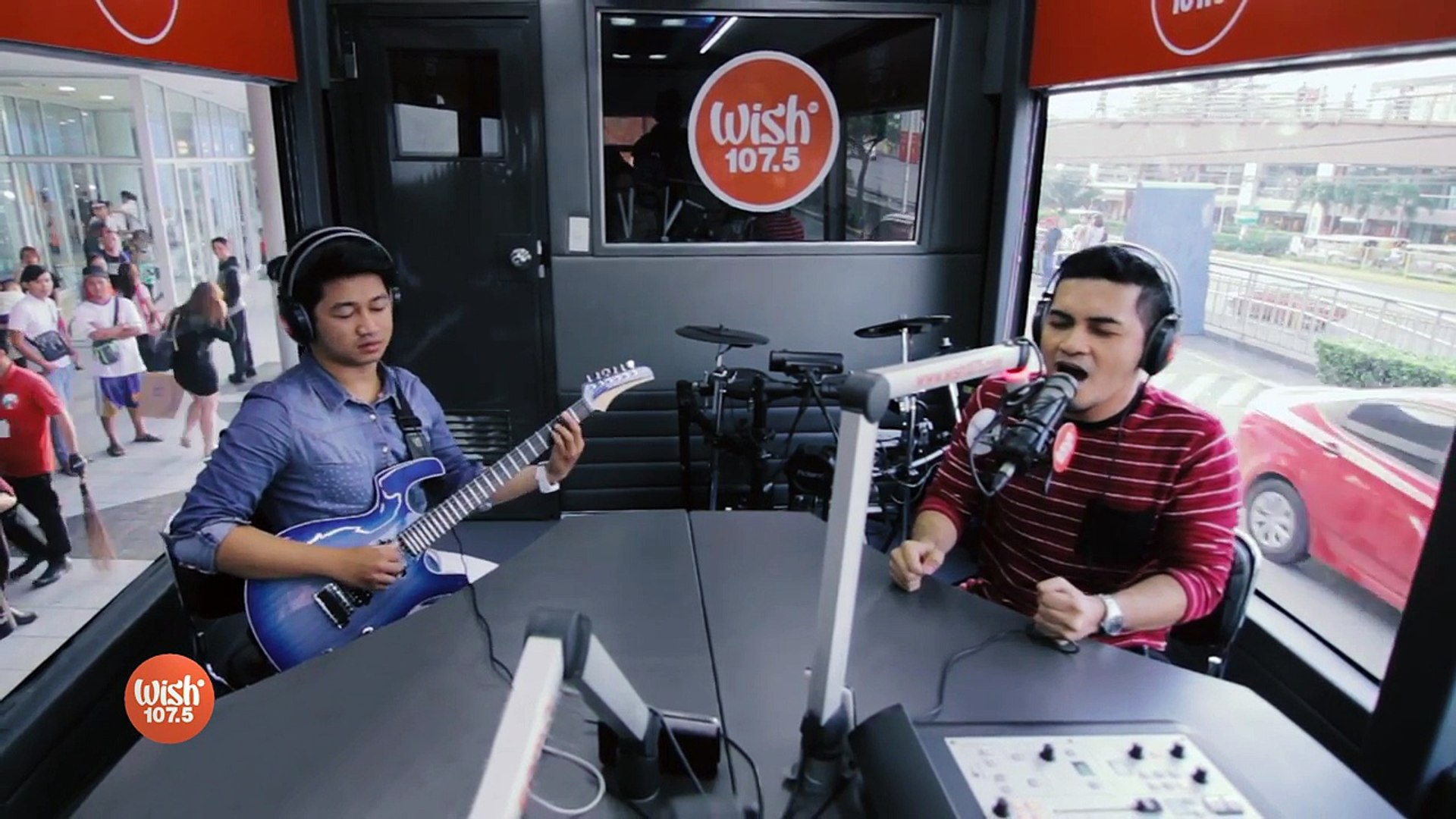 ⁣Froilan Canlas covers Tanging Mahal (Regine Velasquez) LIVE on Wish 107.5 Bus