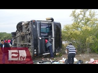 Camión de pasajeros se  voltea en Querétaro por derramamieto de diesel  / Vianey Esquinca