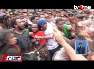 Kericuhan Polisi Bubar Paksa Demo Mahasiswa Papua Barat