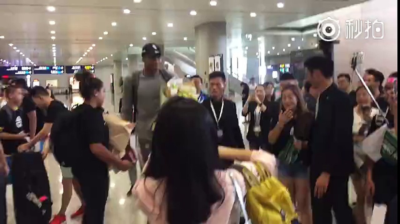 Ο Γιάννης Αντετοκούνμπο στην Κίνα (3)