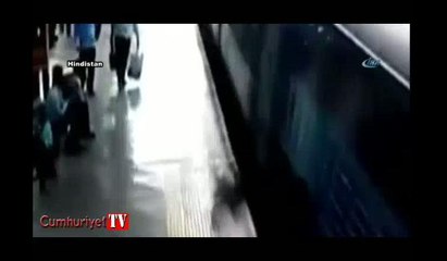 Tren istasyonunda korkunç ölüm kamerada