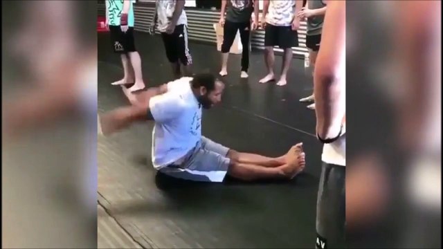 Ce gymnaste est juste INCROYABLE... A voir!!!!