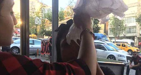 İstanbul'un Göbeğinde Kadına Şiddet! Sevgilisiyle Tartışıp Kafa Attı