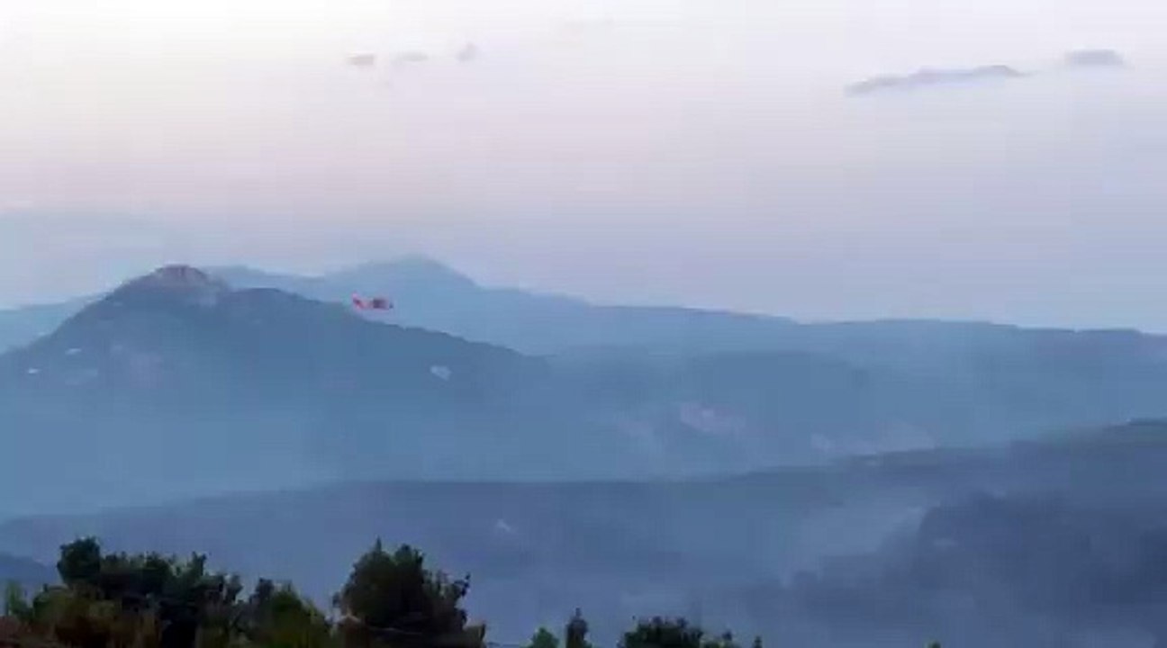 Βίντεο: Οι πρώτες πτήσεις στο μέτωπο της Ανατολικής Αττικής (16/08/2017)