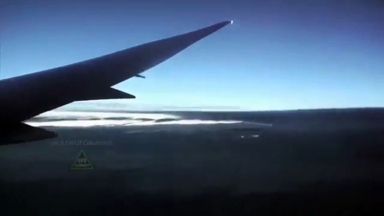 Impresionante Ovni grabado desde Avión
