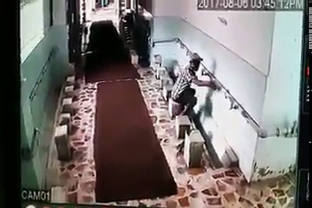 ایسا چور جس نے اللہ کے گھر کو بھی نہ چھوڑا۔ پہلے پانی کا مین وال بند کیا تاکہ پانی گرنے کی آواز نہ آئے اور پھر وضو خانہ