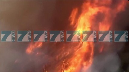 GREQIA NE BETEJE ME FLAKET DHE TE NXEHTIN - News, Lajme - Kanali 10